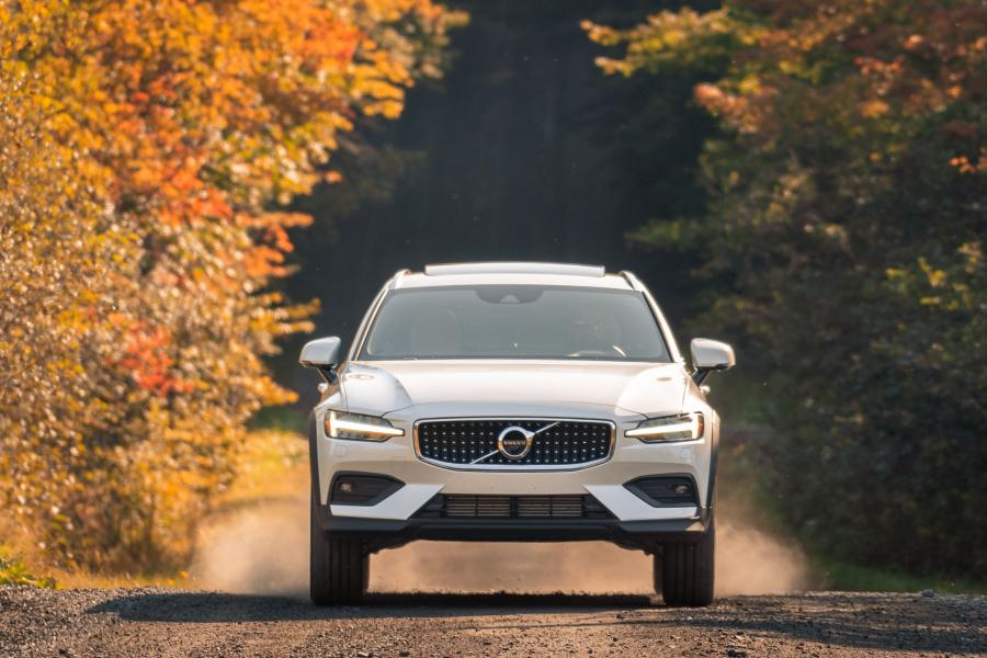  Volvo V60 T5 Cross Country 2018 года  (NA) (фото 6 из 17)